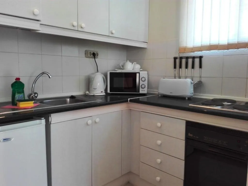 Golf Park, Golf Del Sur, Poolside First Floor Apartment サンミゲル・デ・アボナ 0*,  スペイン